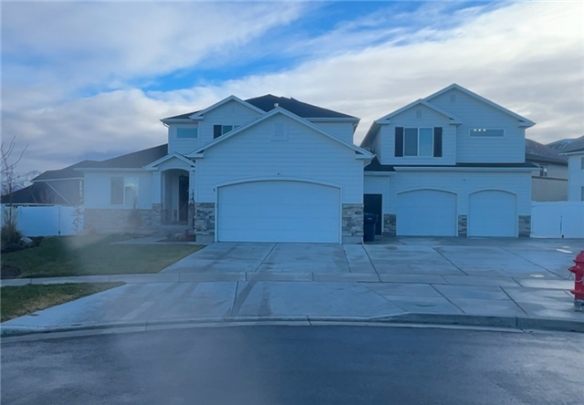 Bluffdale House: 1058 W Ludington Ct