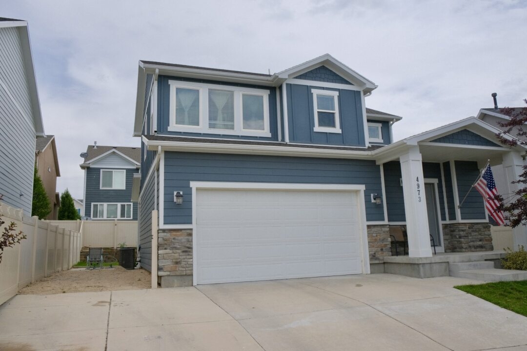 Eagle Mountain House: 4973 E Oakwood Dr