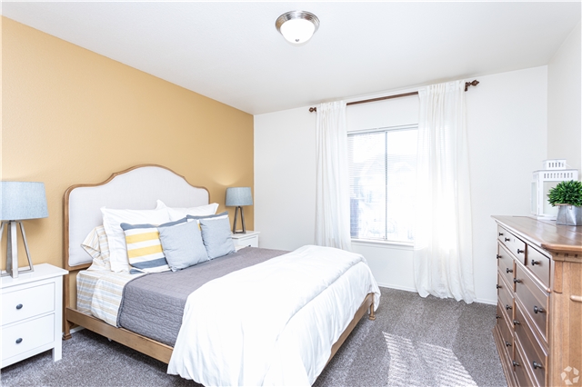 Draper Apartment: 13343 S Minuteman Dr