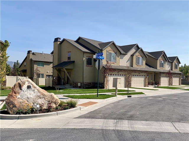Riverton Townhome: 12543 S Royal View Ln