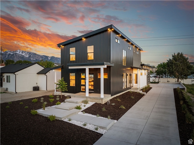 Sandy Single Room: 77 W Cottage Ave