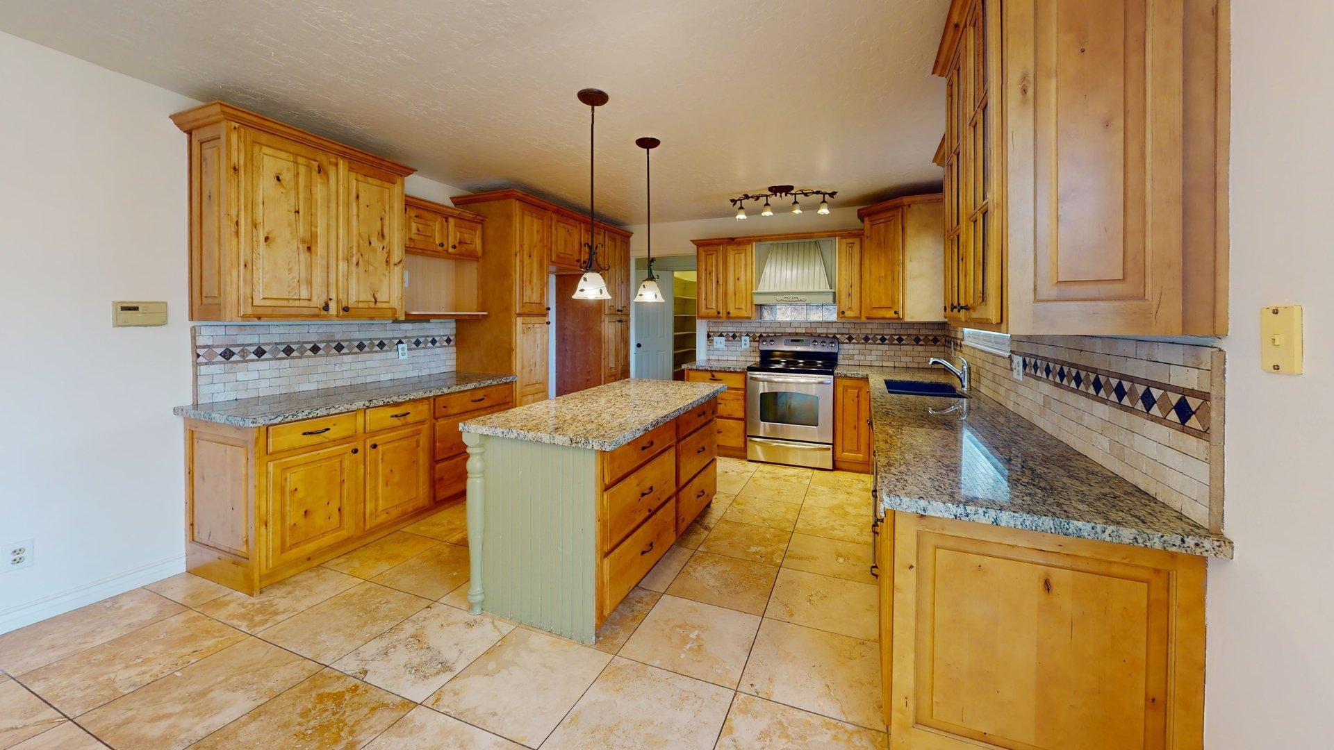 Sandy House: 10924 S Pleasant View Dr