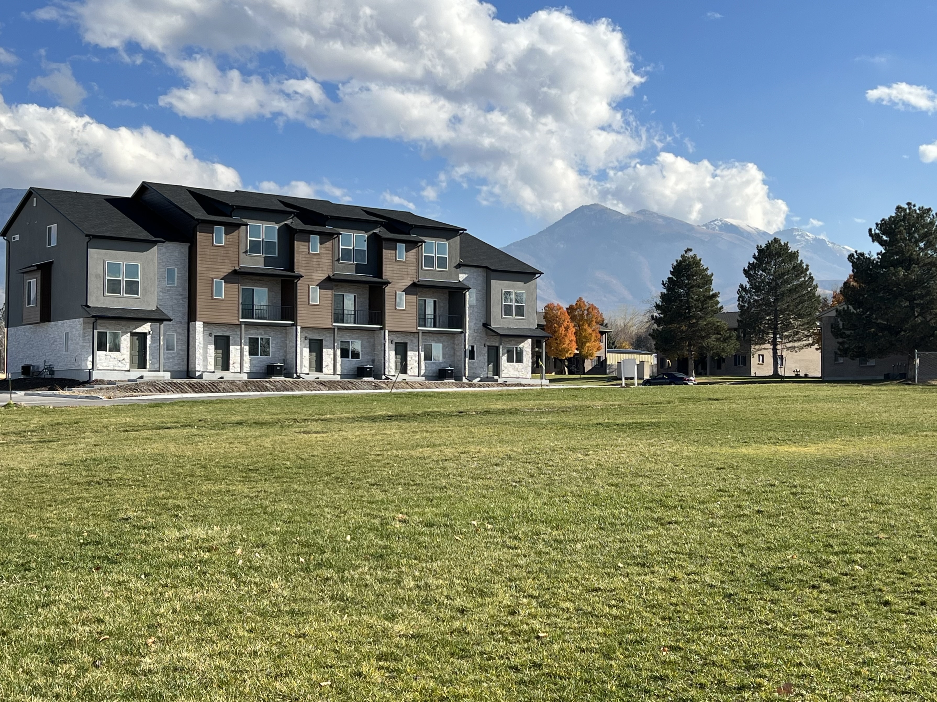 Tooele Townhome: 417 N 300 W