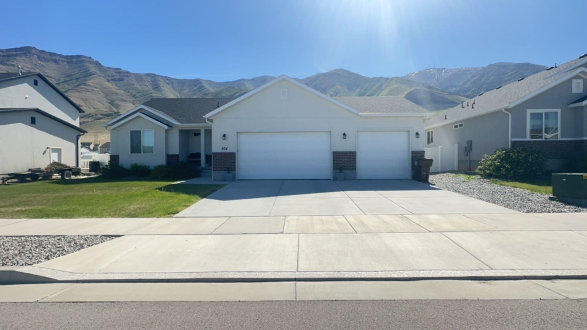Lake Point House: 204 Tram Rock Rd