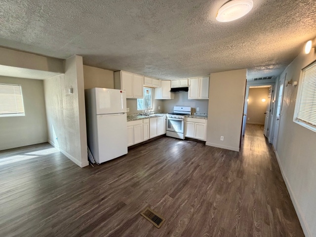 Pleasant Grove House: 490 Turley Ave