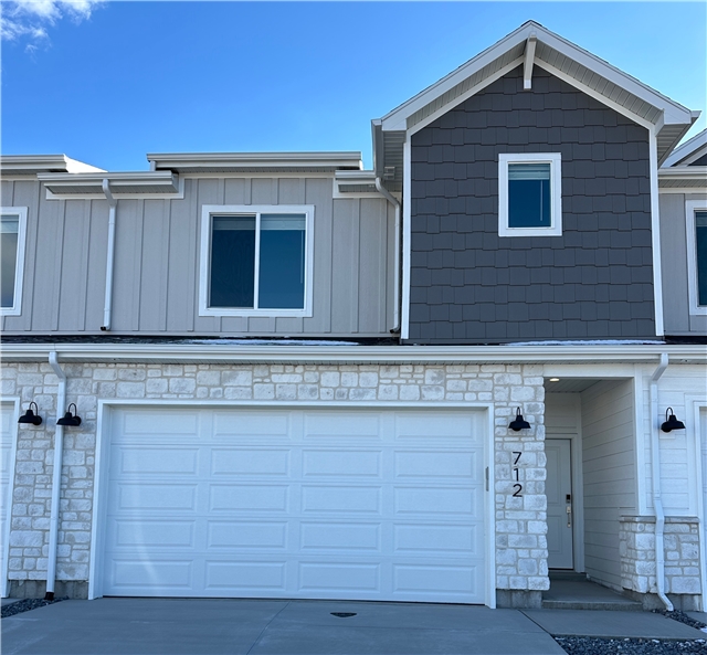 Smithfield Townhome: 712 W 575 N