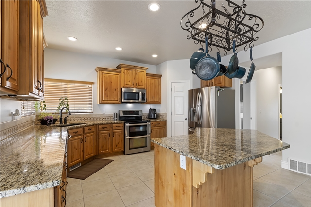 Draper House: 13697 S Tom Shoemaker Rd