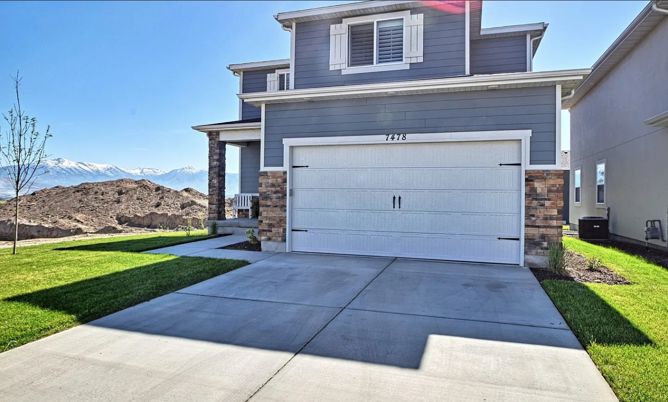 Eagle Mountain House: 7478 N Hutch Ln