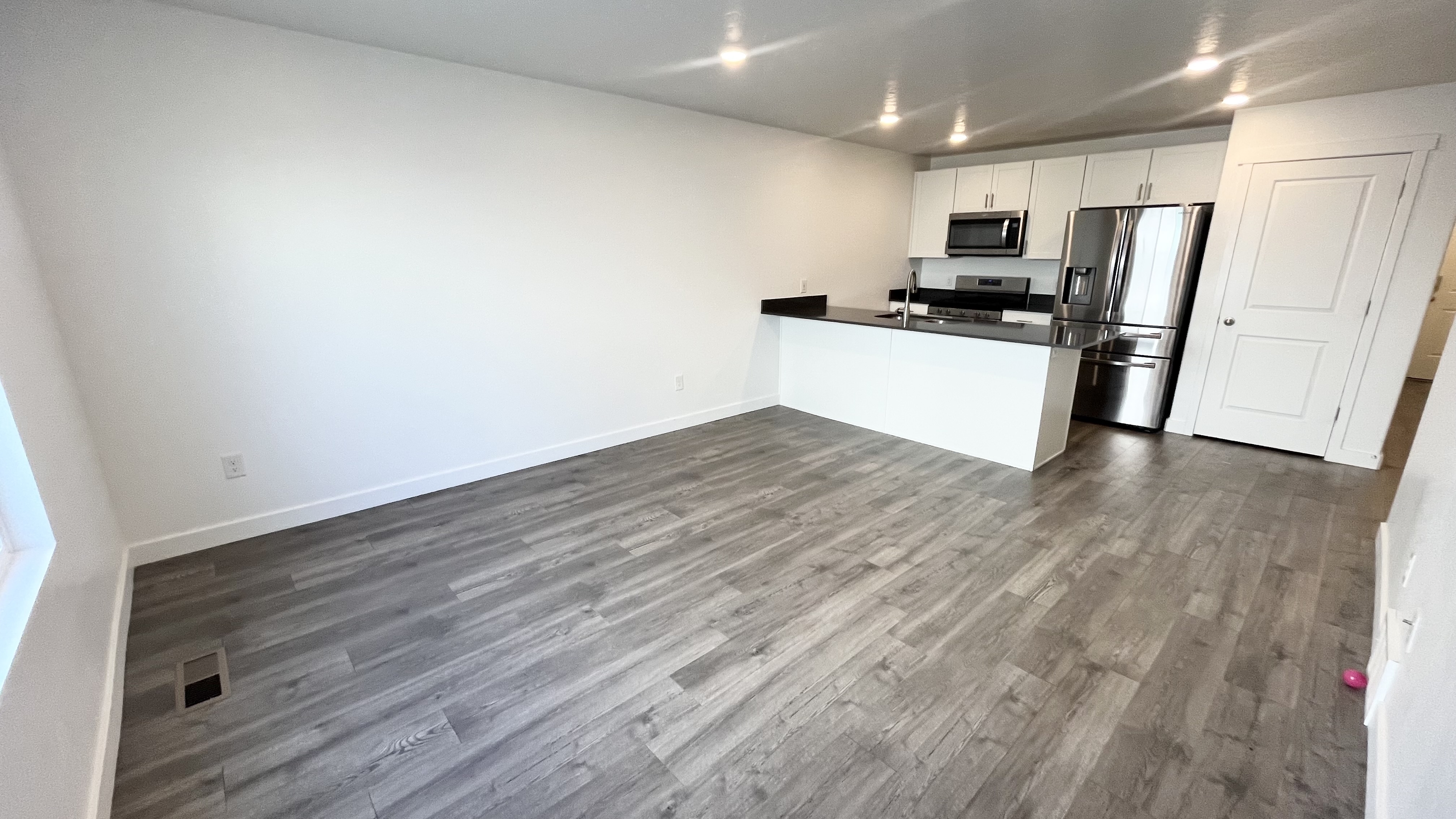 Saratoga Springs Townhome: 1136 E Trident Dr