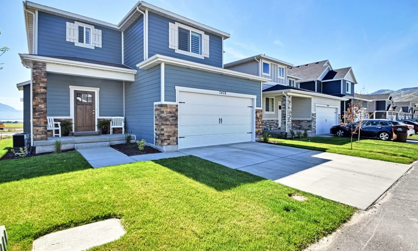 Eagle Mountain House: 7478 N Hutch Ln