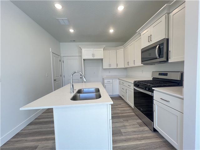 Salem Townhome: 1668 N 840 W