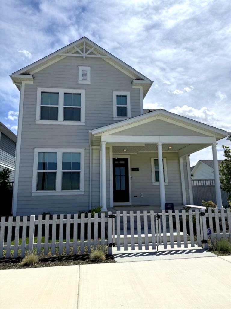 Saratoga Springs House: 863 W Halvorsen Pkwy