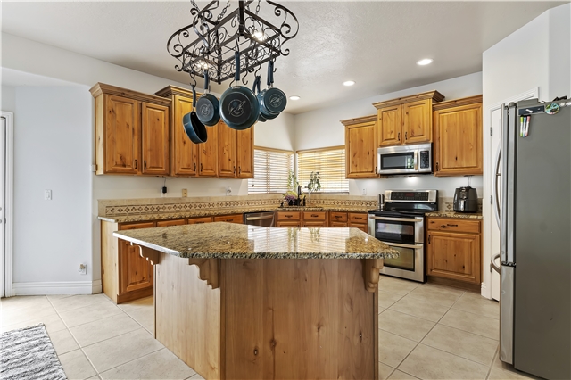 Draper House: 13697 S Tom Shoemaker Rd
