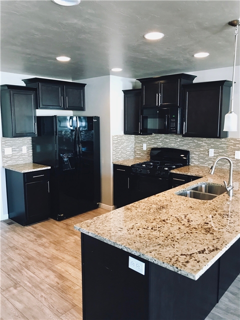 Riverton Townhome: 1385 W Bridal Veil Dr