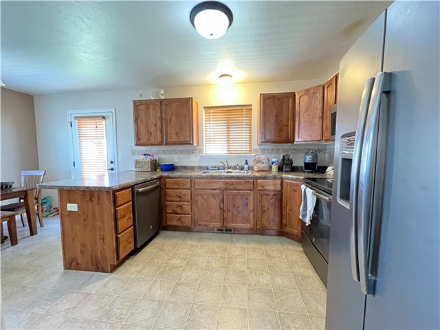 Eagle Mountain House: 7583 N Naomi Ln