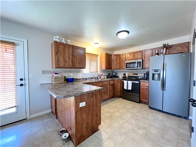 Eagle Mountain House: 7583 N Naomi Ln