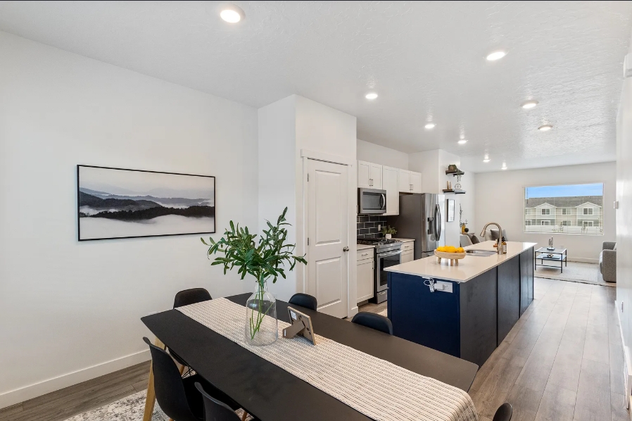 Saratoga Springs Townhome: 1092 E Vessel Ct