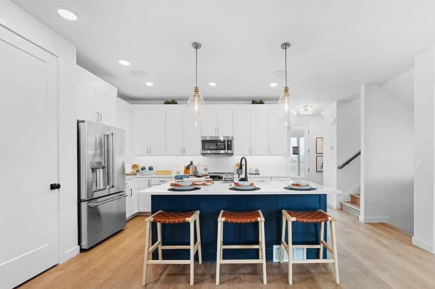 Saratoga Springs House: 863 W Halvorsen Pkwy