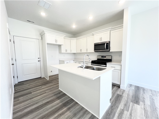 Salem Townhome: 1668 N 840 W