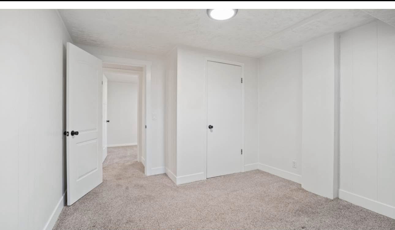 Sandy Single Room: 446 E Mountain View Dr