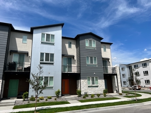 American Fork Townhome: 1001 W 400 S