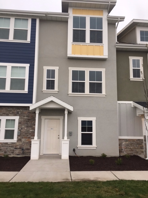 Vineyard Townhome: 685 E 380 N