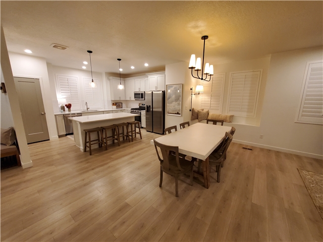 South Jordan House: 11284 S Willow Walk Dr