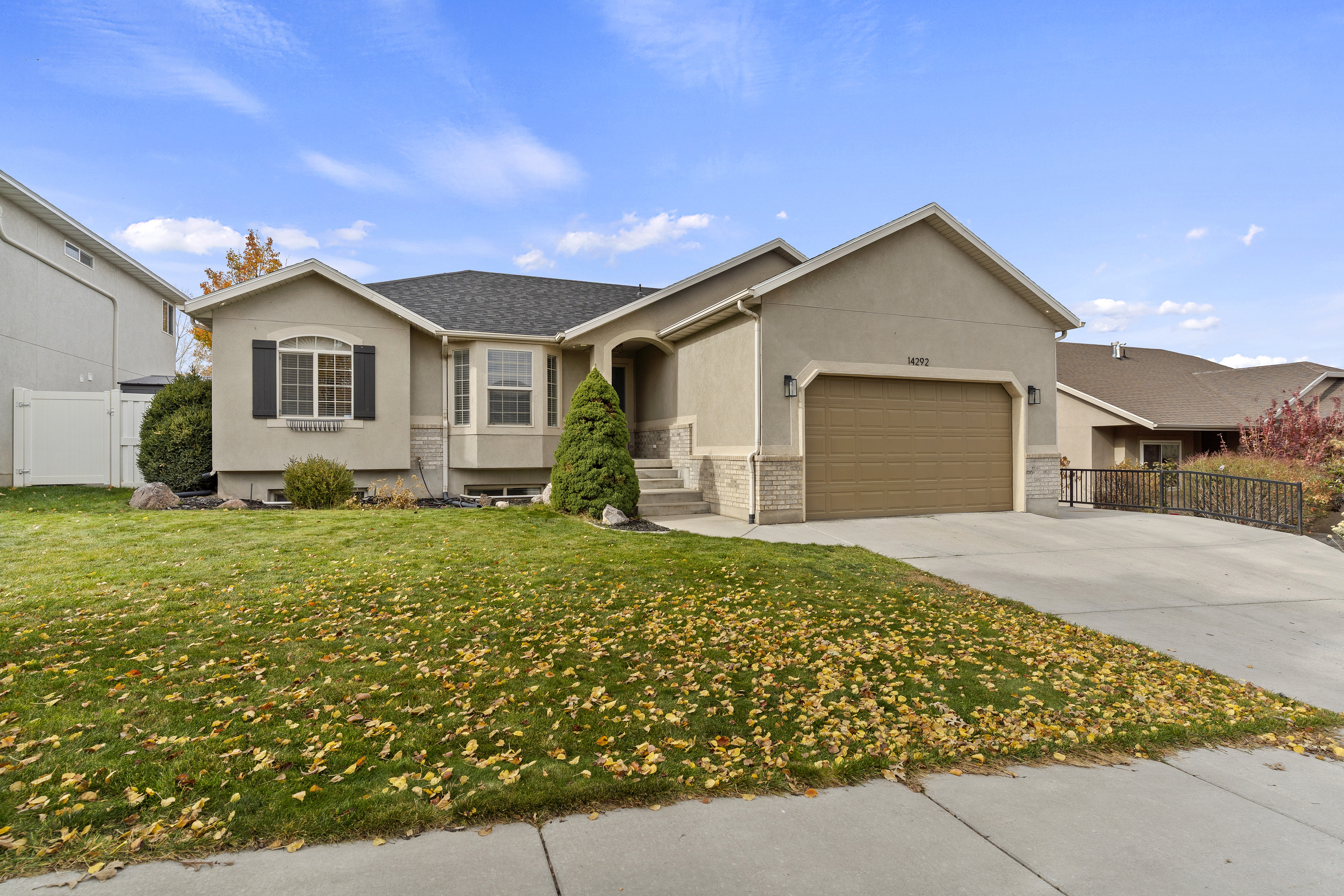 Herriman House: 14292 S Copper Oaks Dr