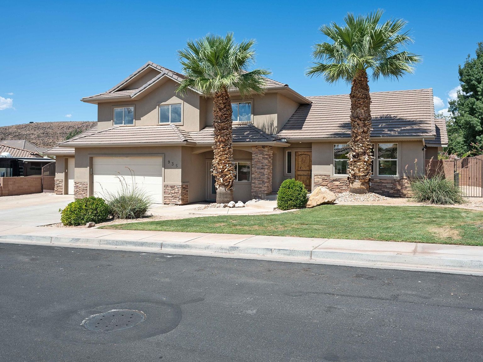 Washington House: 935 E Crooked Creek Dr