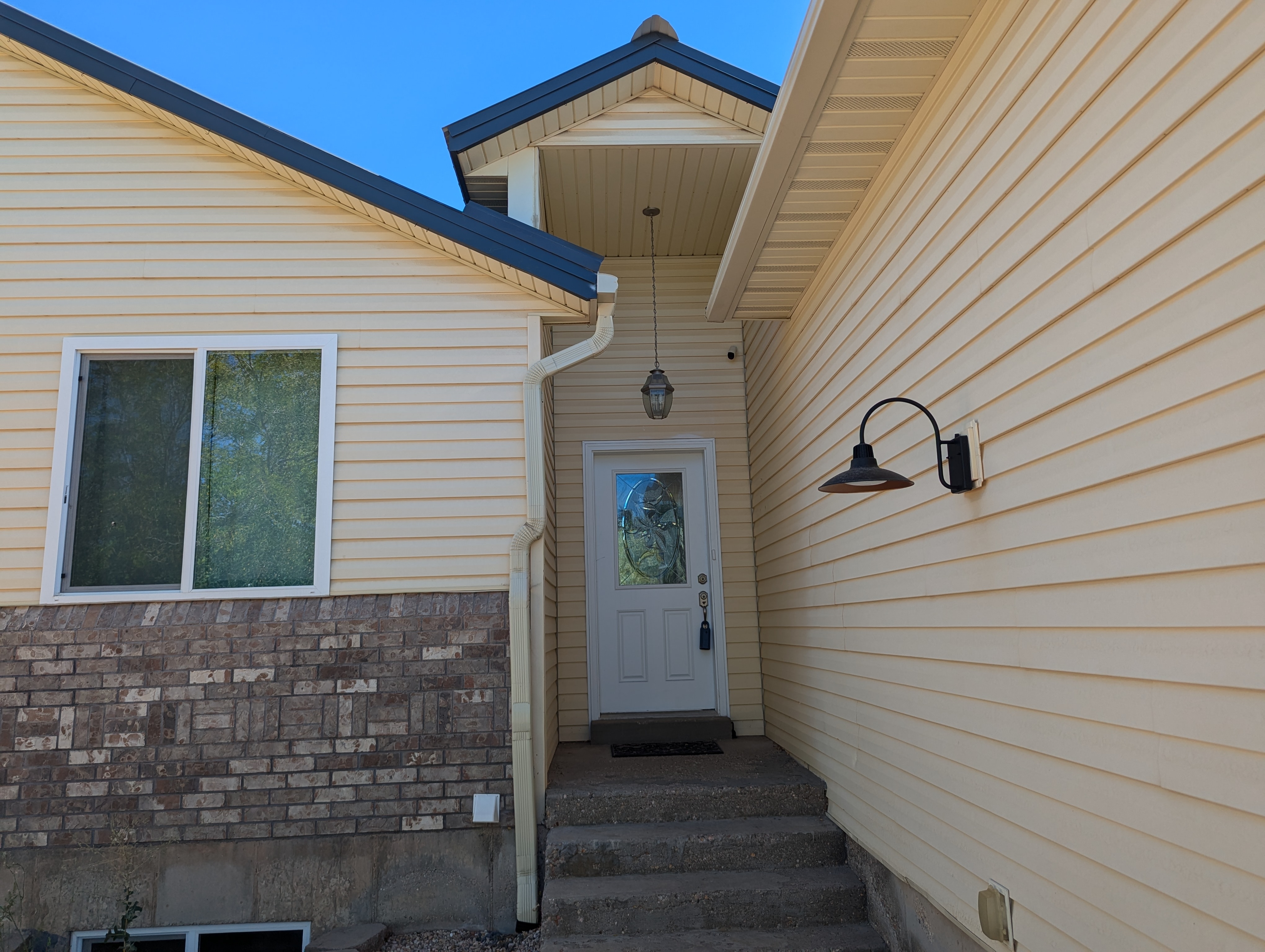 Cedar City House: 359 W 1500 N