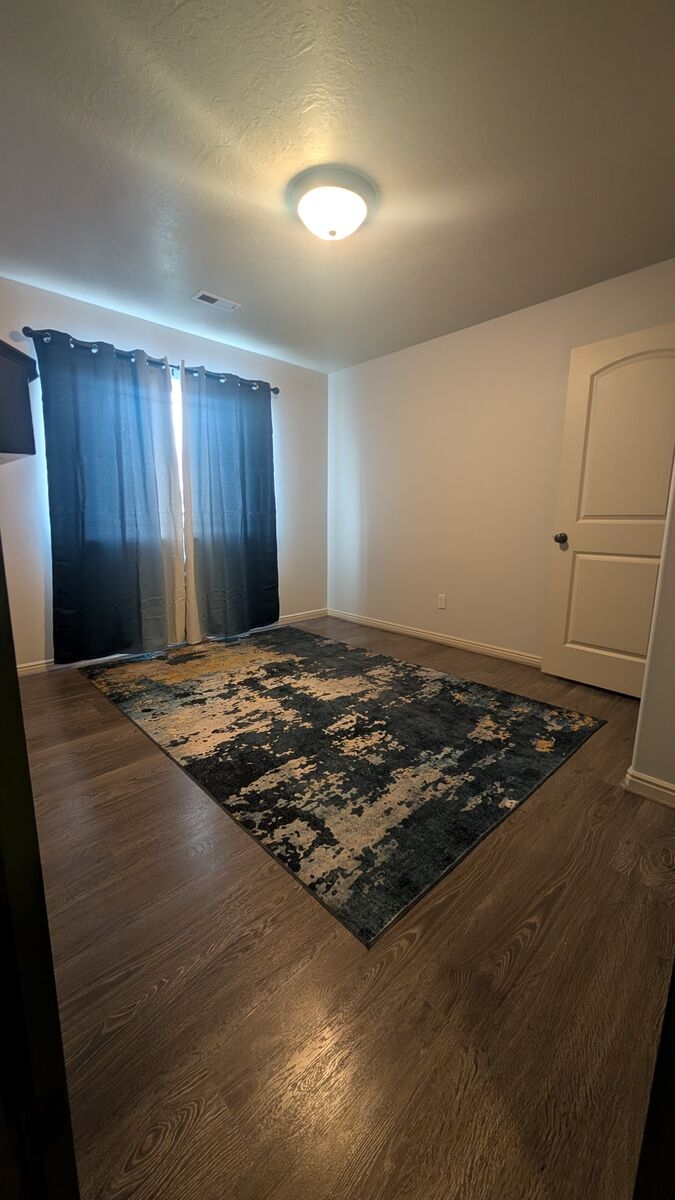 Eagle Mountain Single Room: 3862 E Glacier Rd