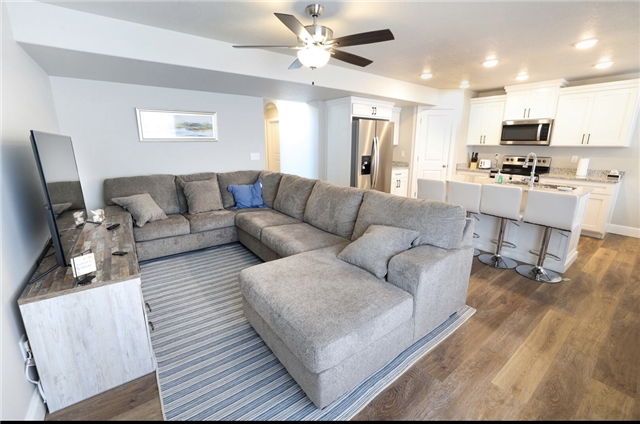 Garden City Townhome: 254 W Seasons Lane