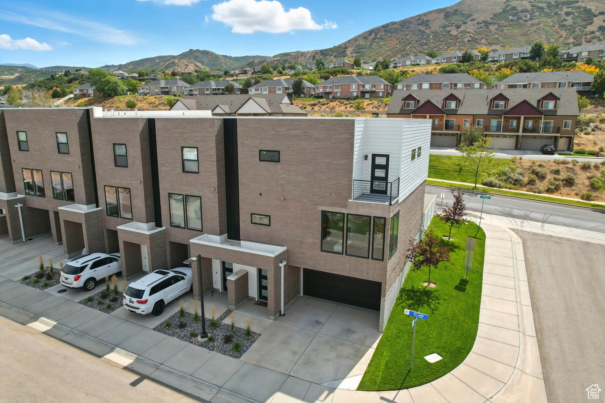 Draper Townhome: 328 E Tri Ln