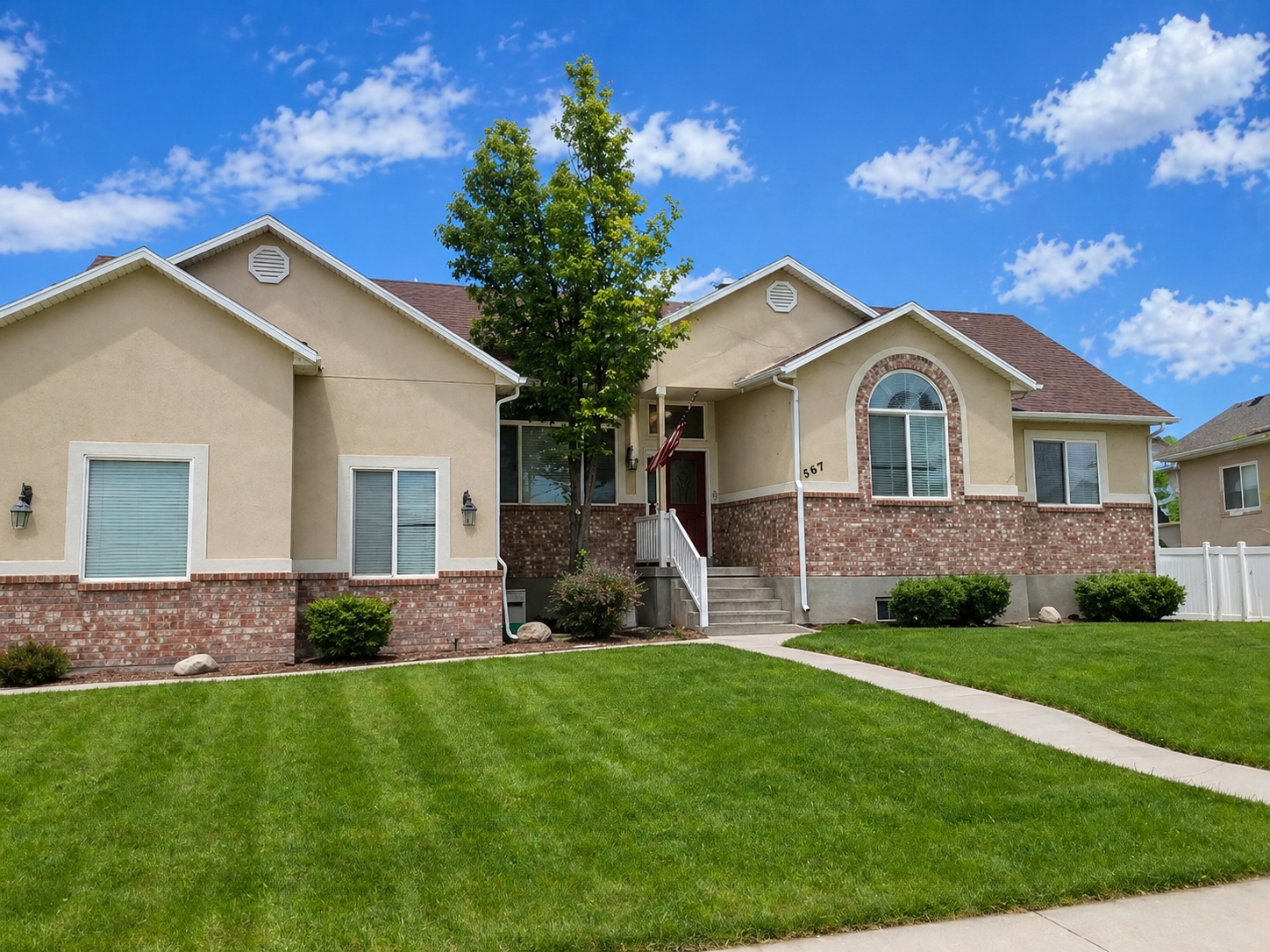 Syracuse House: 1367 Gleneagles Dr