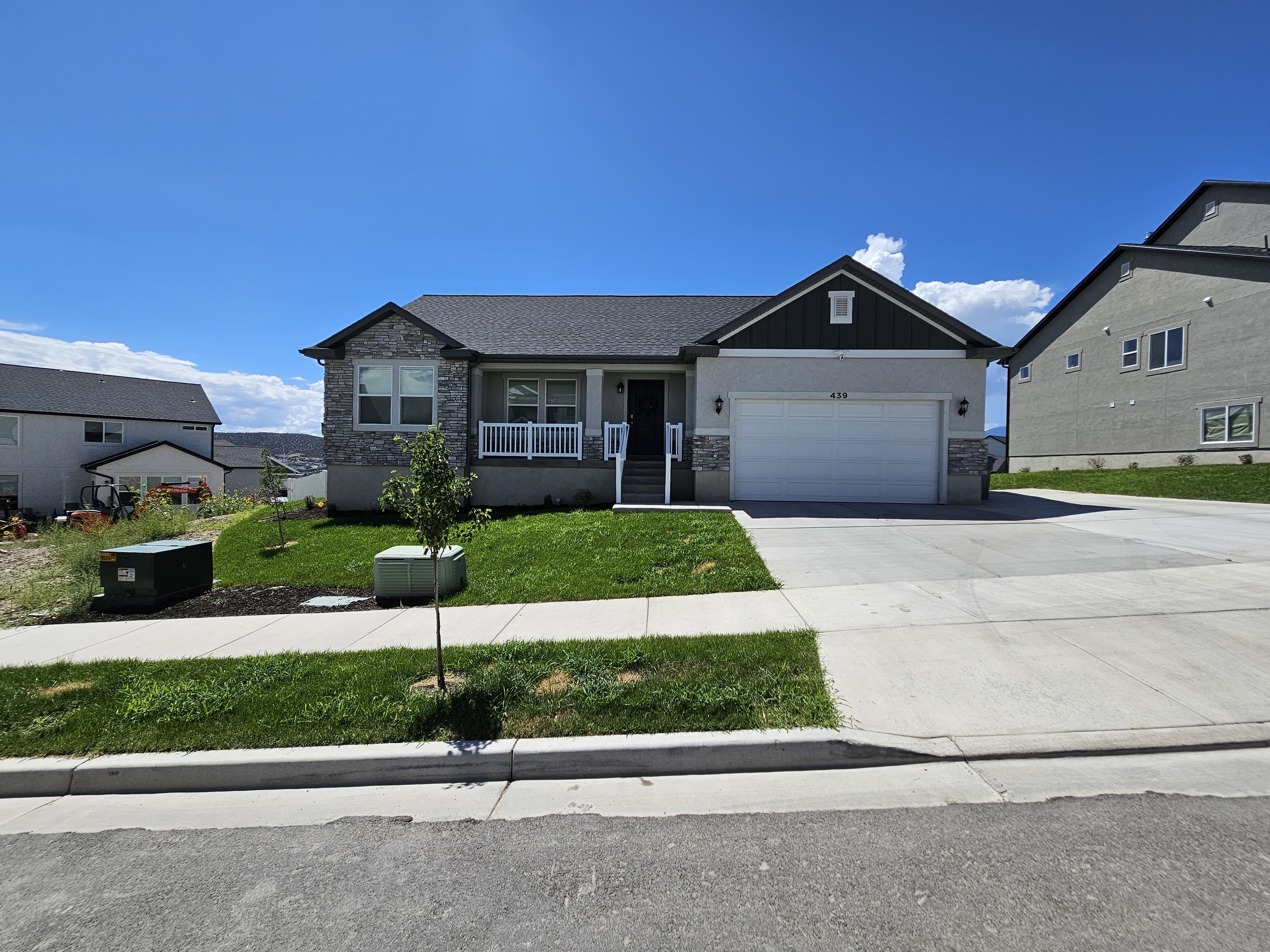 Saratoga Springs House: 439 N Hill View Dr
