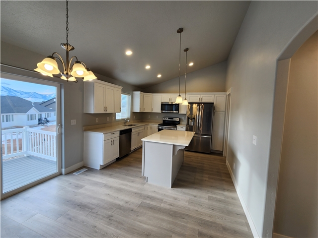 Saratoga Springs House: 439 N Hill View Dr