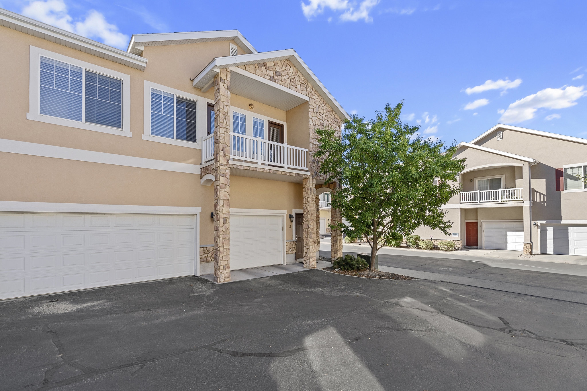Provo Condo: 1061 S Canyon Meadow Dr