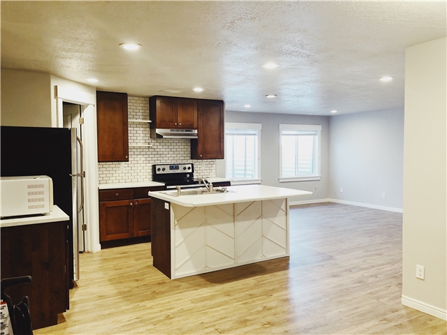 Pleasant grove In-Law/Basement: 731 E 760 S Apt B