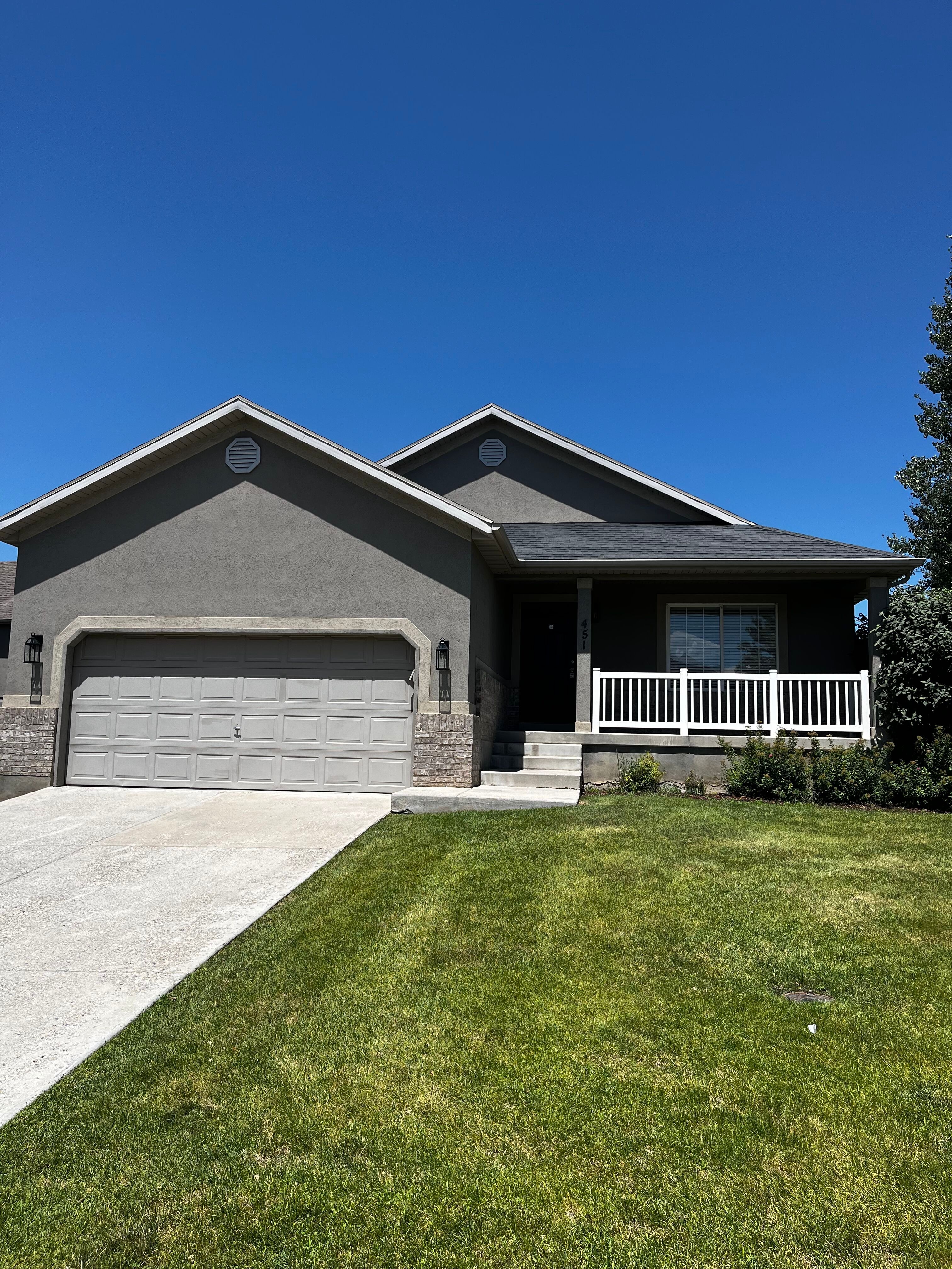 Pleasant Grove House: 451 E Apple Grove Ln