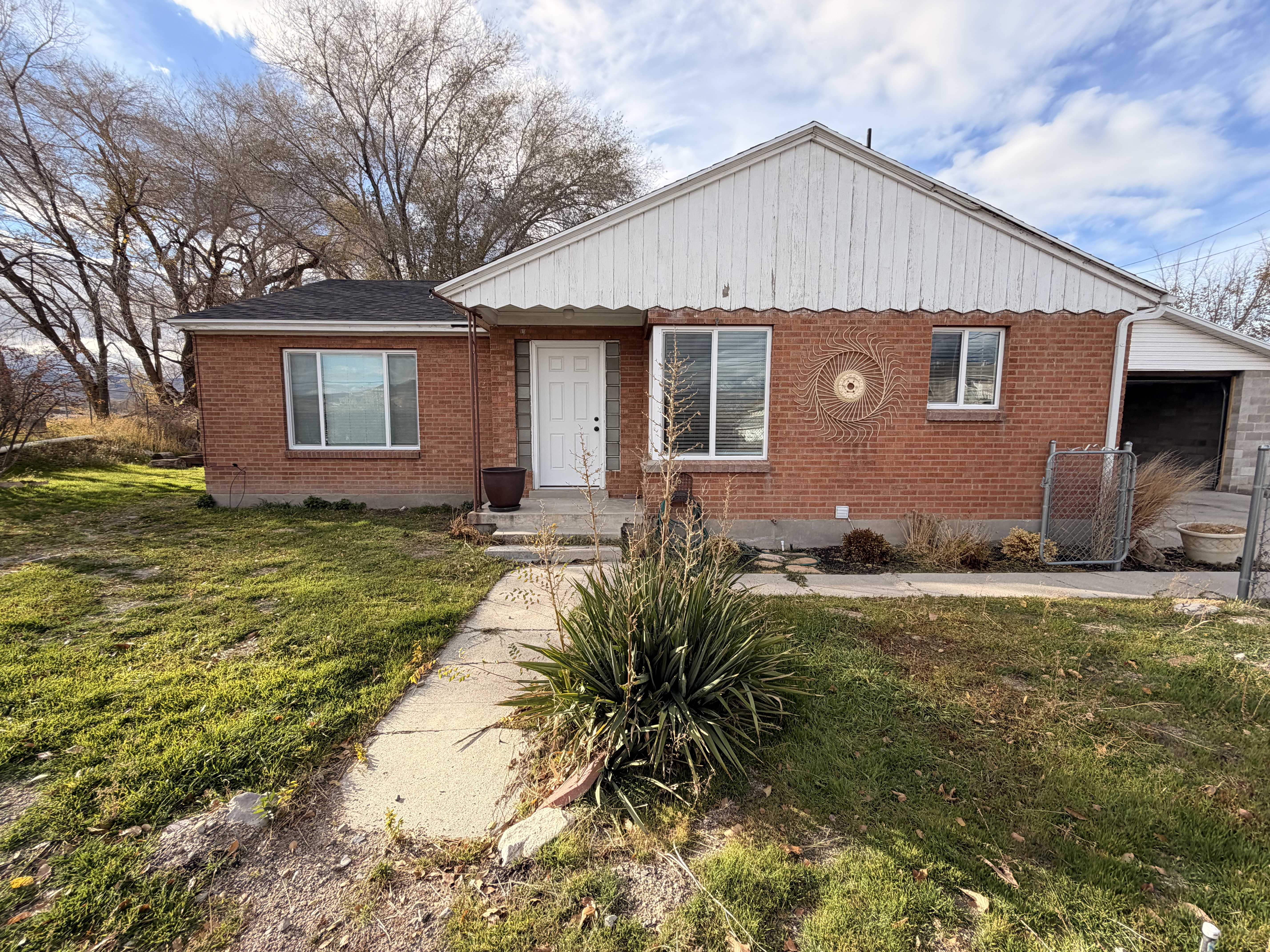 Riverton House: 14284 S Redwood Rd