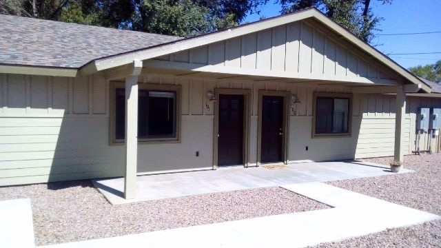 Show Low Multiplex: 571 N 10th Pl