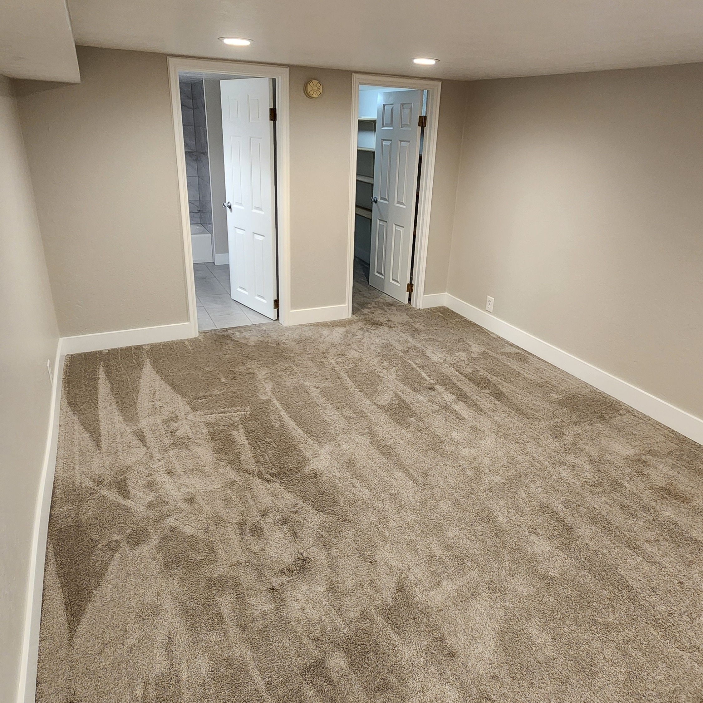 Sandy Single Room: 1005 E Diamond Way