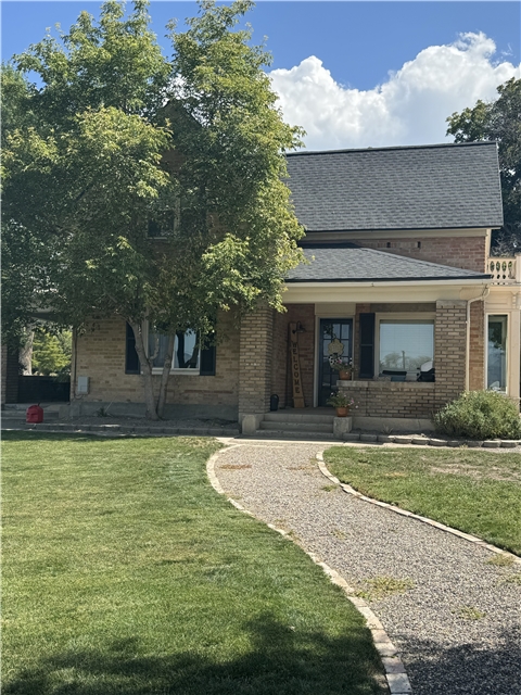 Mount Pleasant House: 489 W Main St