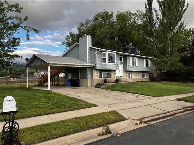 Woods Cross House: 1442 Willowbrook Dr