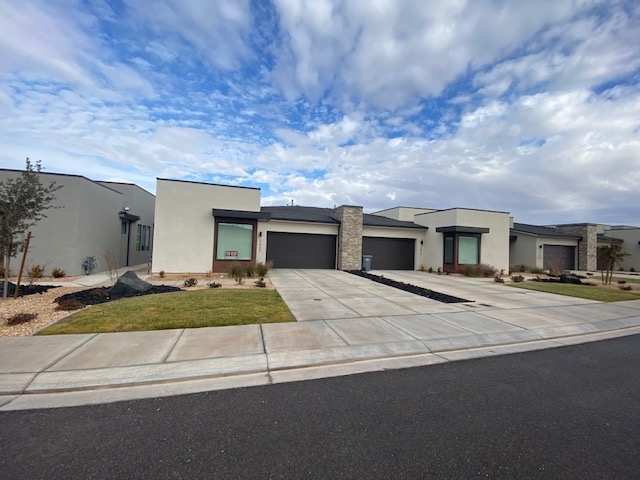 Saint George House: 2857 E Church Oak Dr