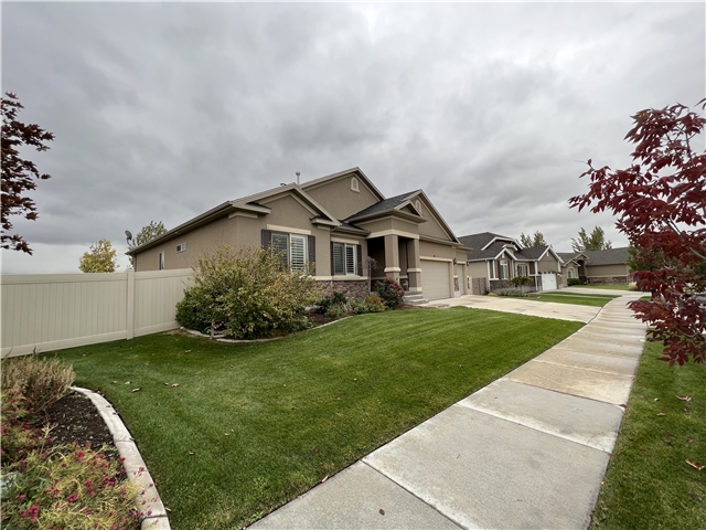 Vineyard House: 531 S Lake View Dr