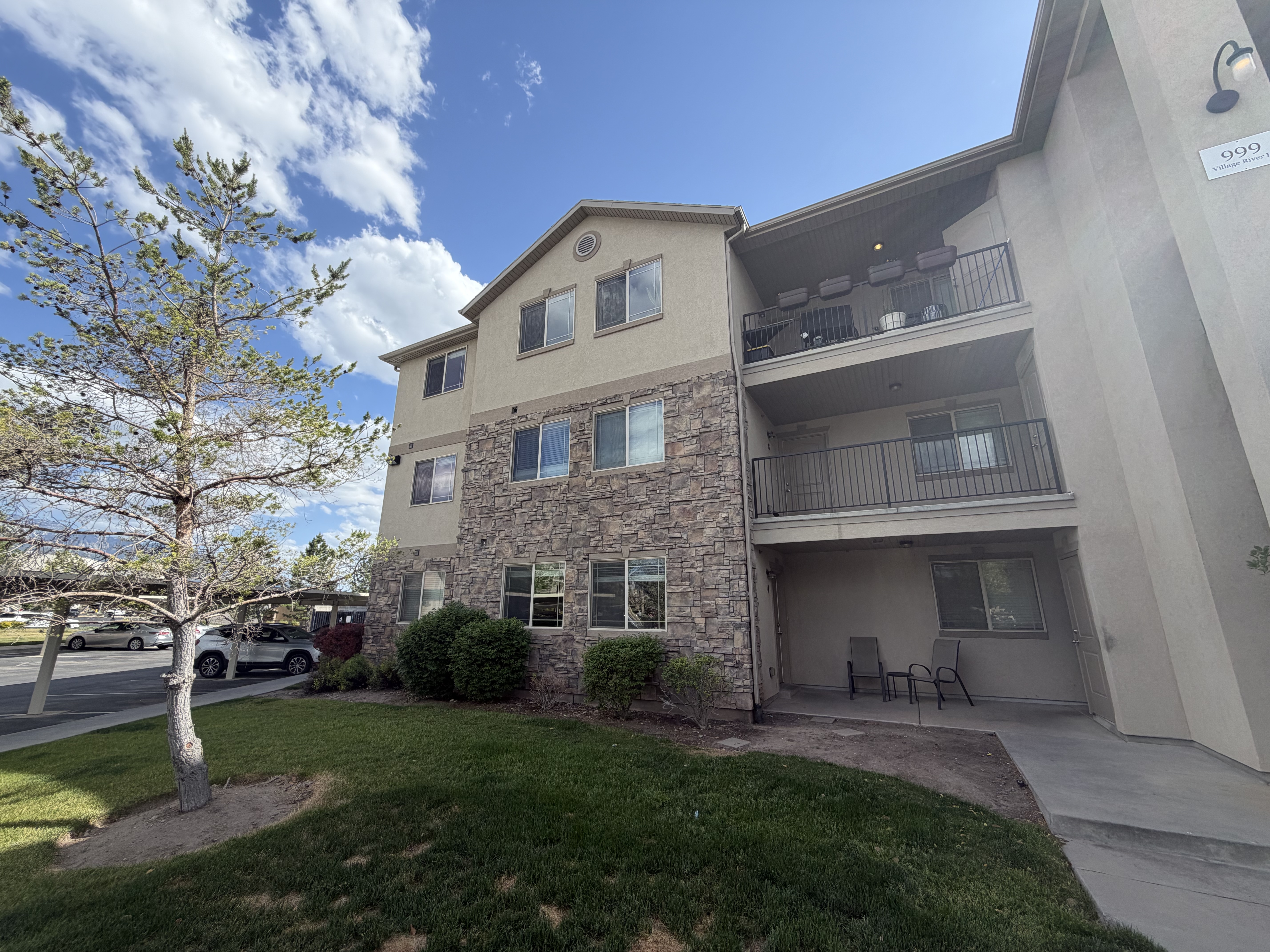Midvale Condo: 999 W Village River Ln