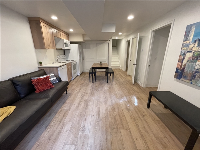 Sandy In-Law/Basement: 9839 S Kramer Dr