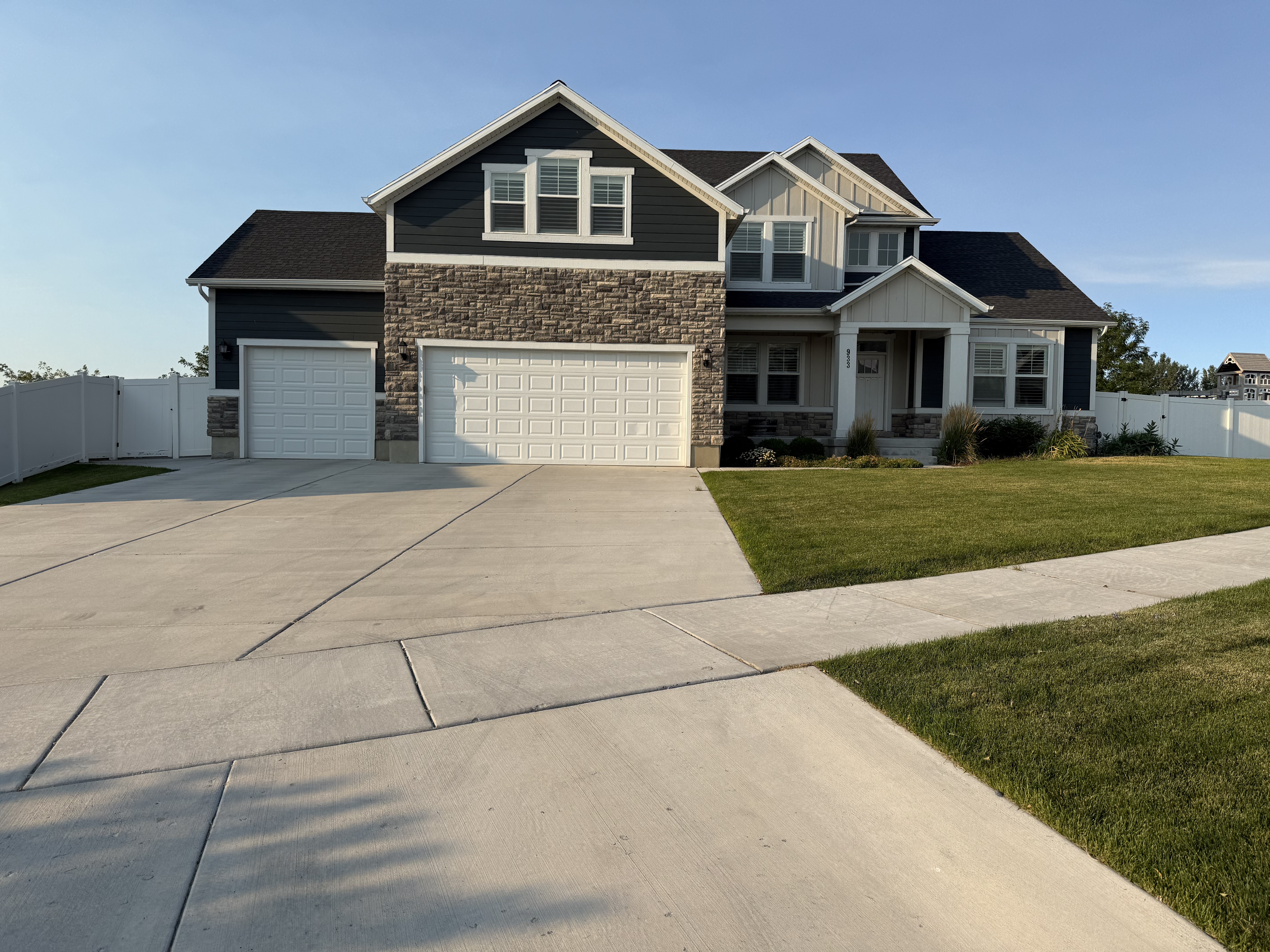 Saratoga Springs House: 933 W Mountain Peak Dr