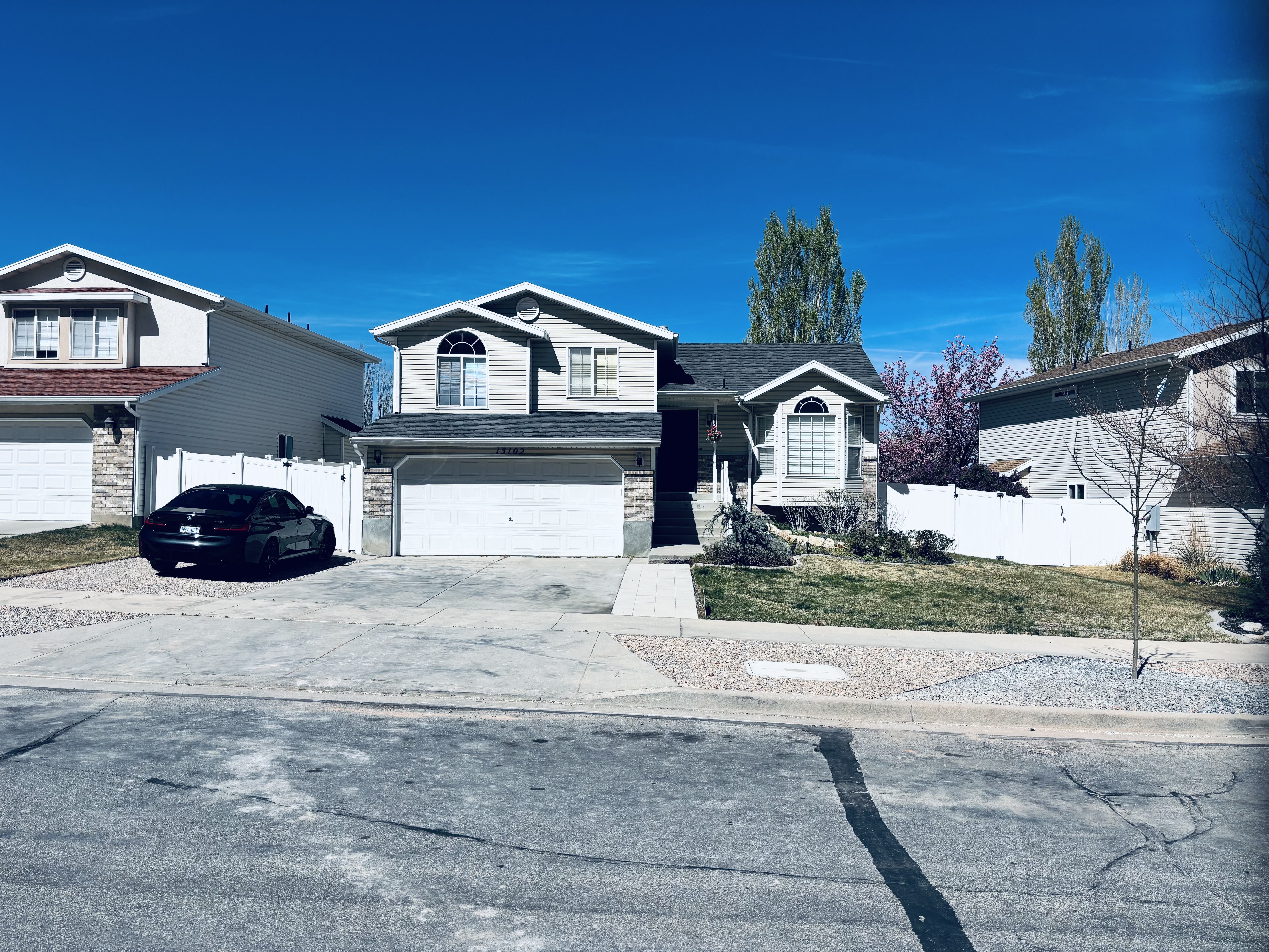 Draper House: 15102 S Manilla Dr